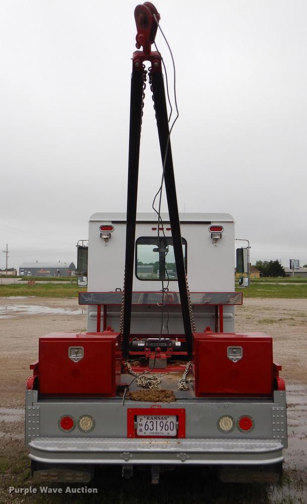 image for item DE1279 1984 Chevrolet P30 Grumman Olson tow truck