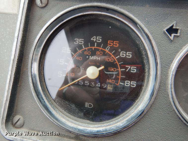 image for item DE1279 1984 Chevrolet P30 Grumman Olson tow truck