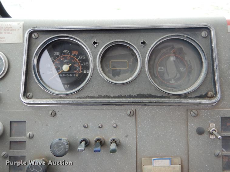 image for item DE1279 1984 Chevrolet P30 Grumman Olson tow truck