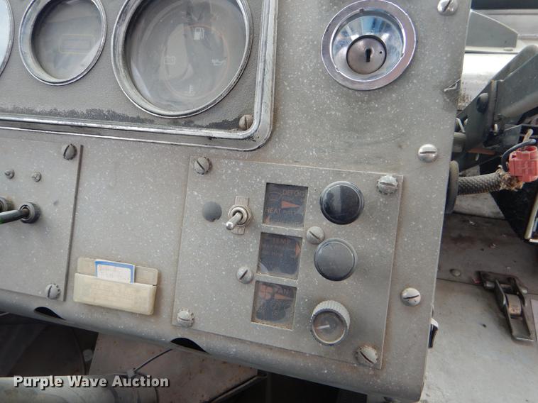 image for item DE1279 1984 Chevrolet P30 Grumman Olson tow truck