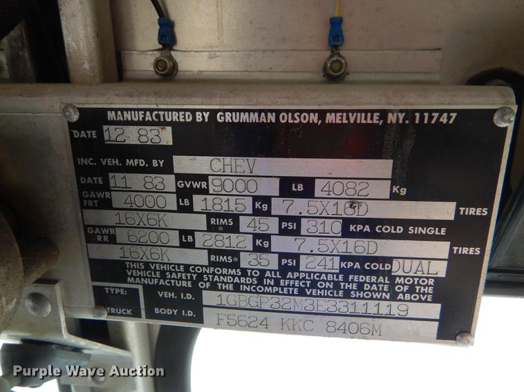 image for item DE1279 1984 Chevrolet P30 Grumman Olson tow truck