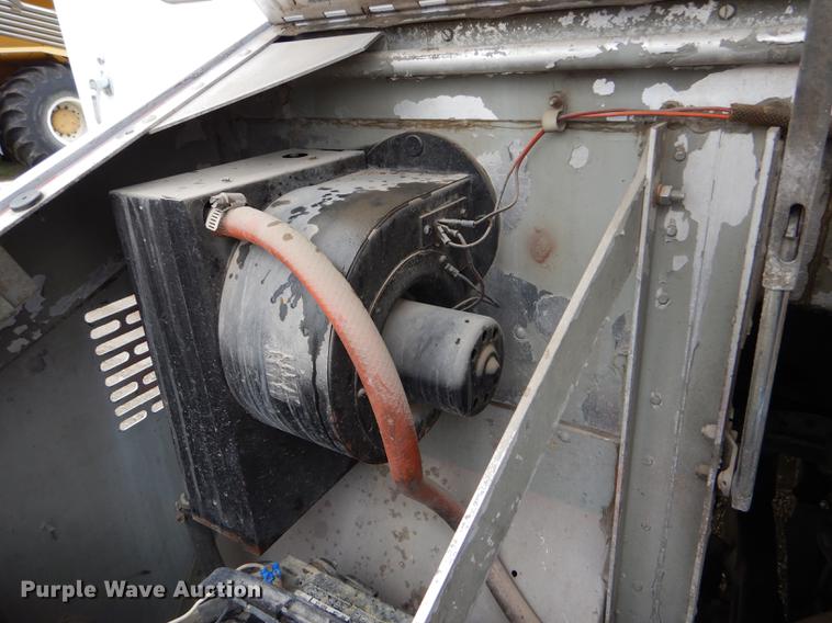 image for item DE1279 1984 Chevrolet P30 Grumman Olson tow truck