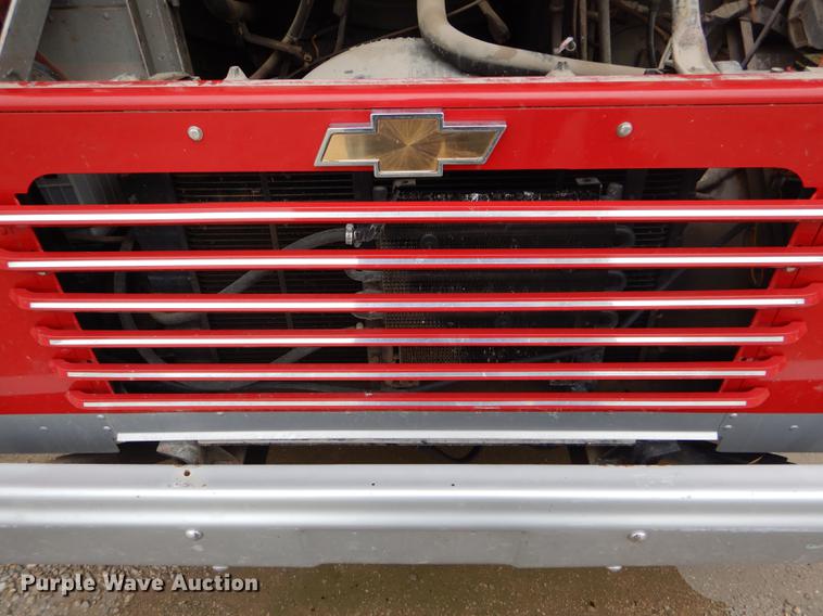 image for item DE1279 1984 Chevrolet P30 Grumman Olson tow truck