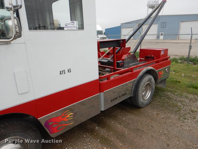 image for item DE1279 1984 Chevrolet P30 Grumman Olson tow truck