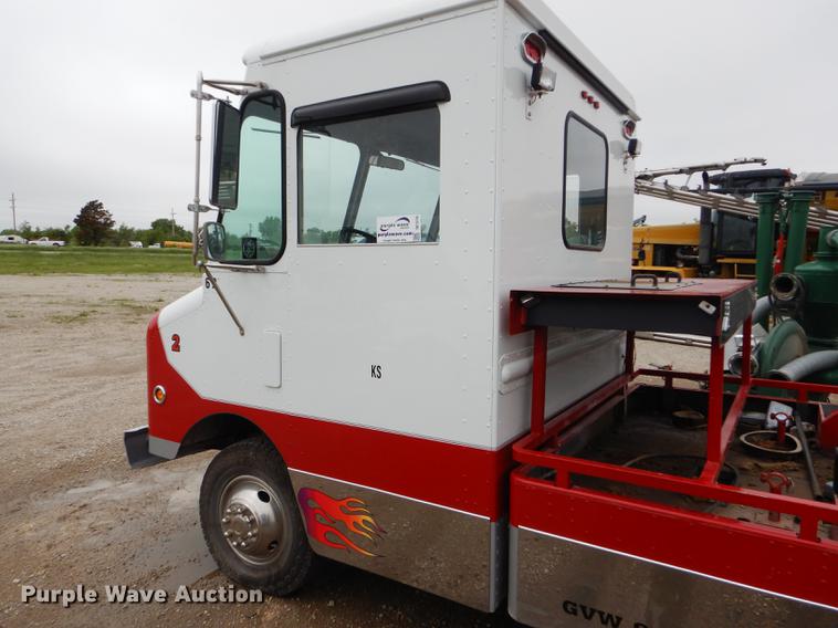 image for item DE1279 1984 Chevrolet P30 Grumman Olson tow truck