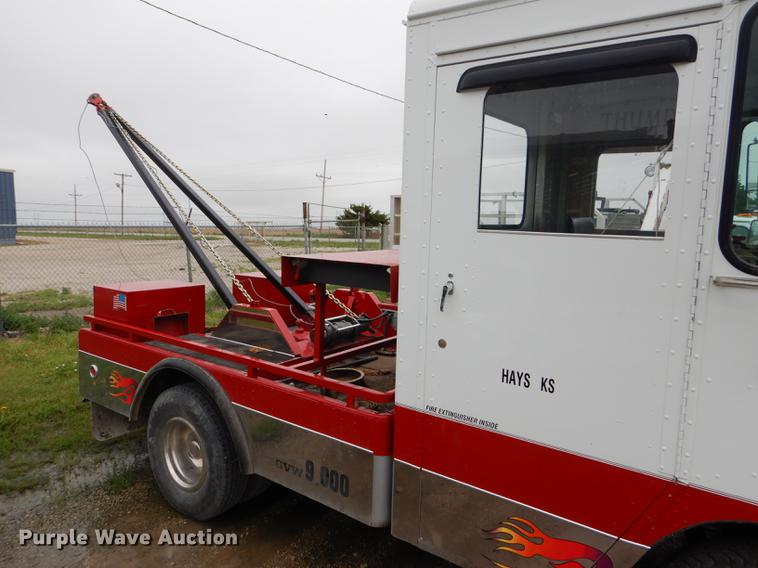 image for item DE1279 1984 Chevrolet P30 Grumman Olson tow truck