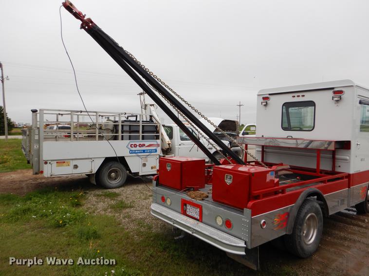 image for item DE1279 1984 Chevrolet P30 Grumman Olson tow truck