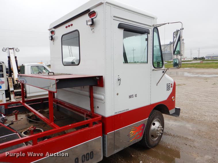 image for item DE1279 1984 Chevrolet P30 Grumman Olson tow truck