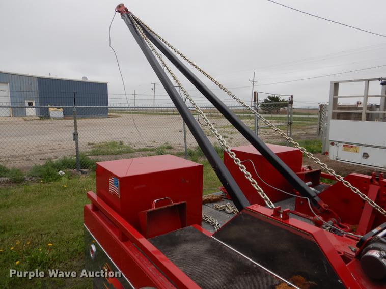 image for item DE1279 1984 Chevrolet P30 Grumman Olson tow truck