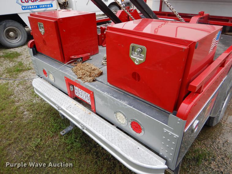 image for item DE1279 1984 Chevrolet P30 Grumman Olson tow truck