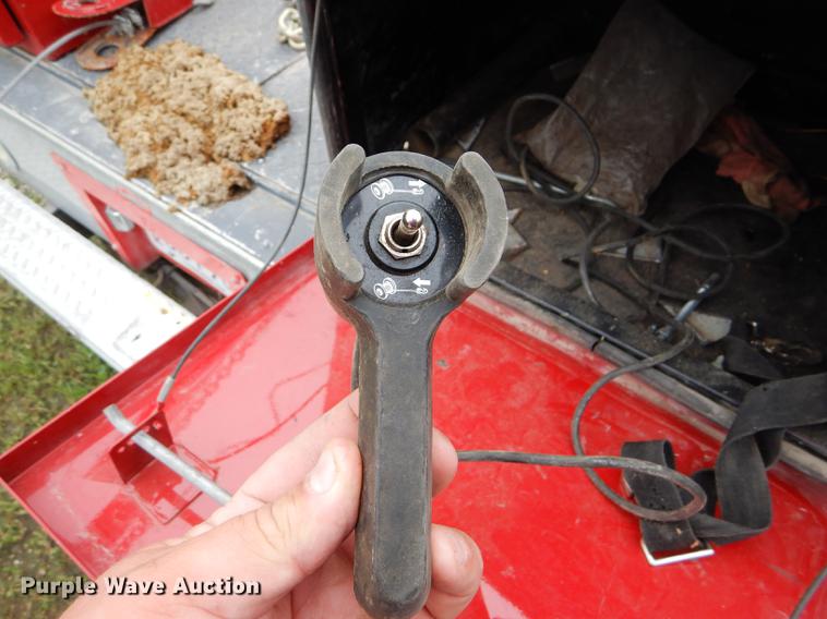 image for item DE1279 1984 Chevrolet P30 Grumman Olson tow truck