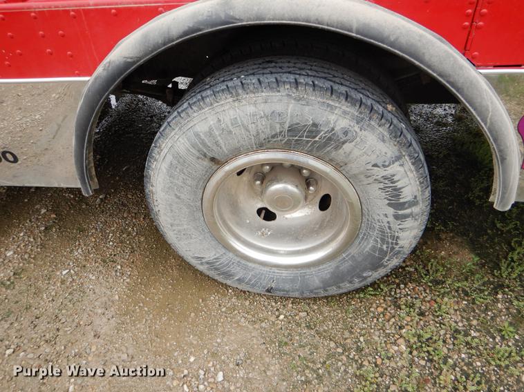 image for item DE1279 1984 Chevrolet P30 Grumman Olson tow truck