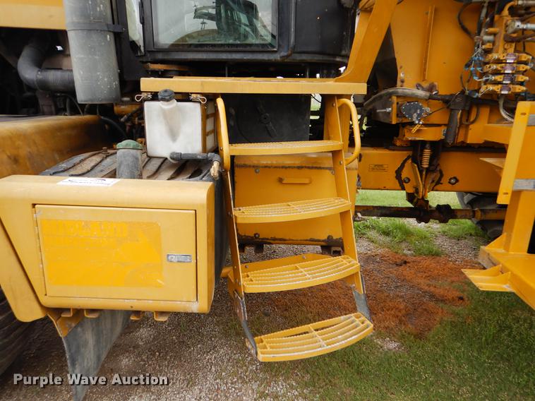 image for item DE1281 2001 Ag-Chem TerraGator 8104 applicator