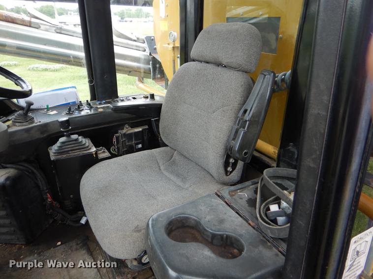 image for item DE1281 2001 Ag-Chem TerraGator 8104 applicator