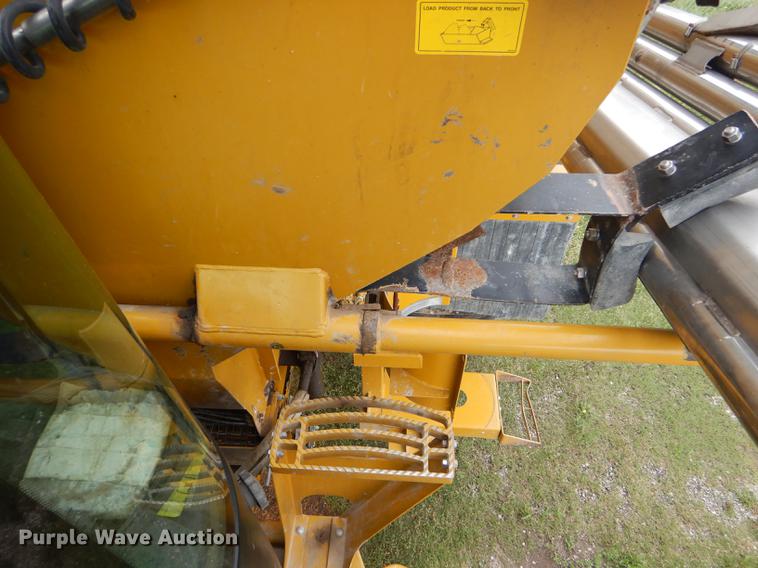 image for item DE1281 2001 Ag-Chem TerraGator 8104 applicator