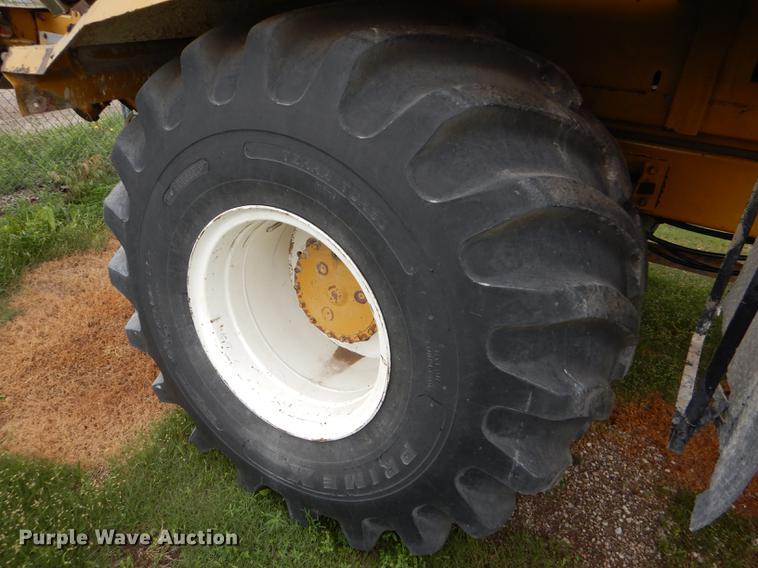 image for item DE1281 2001 Ag-Chem TerraGator 8104 applicator