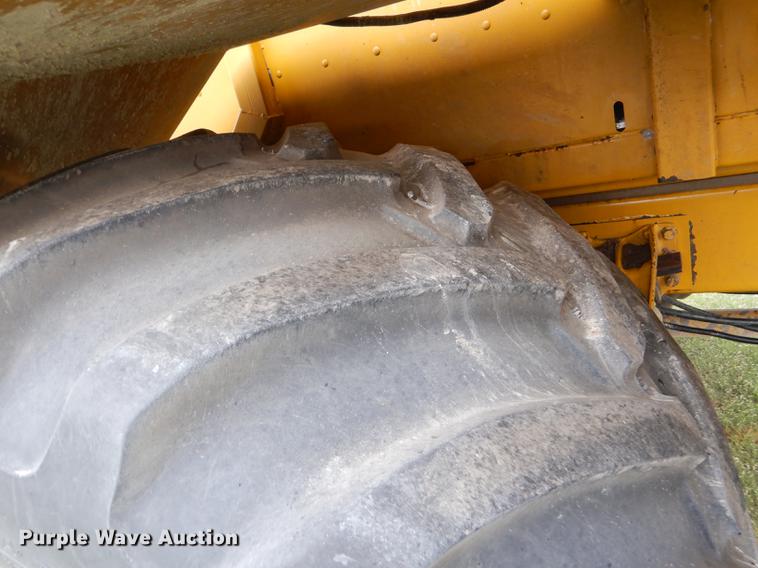 image for item DE1281 2001 Ag-Chem TerraGator 8104 applicator