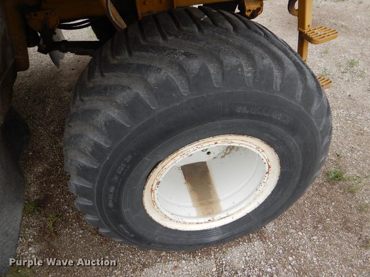 image for item DE1281 2001 Ag-Chem TerraGator 8104 applicator