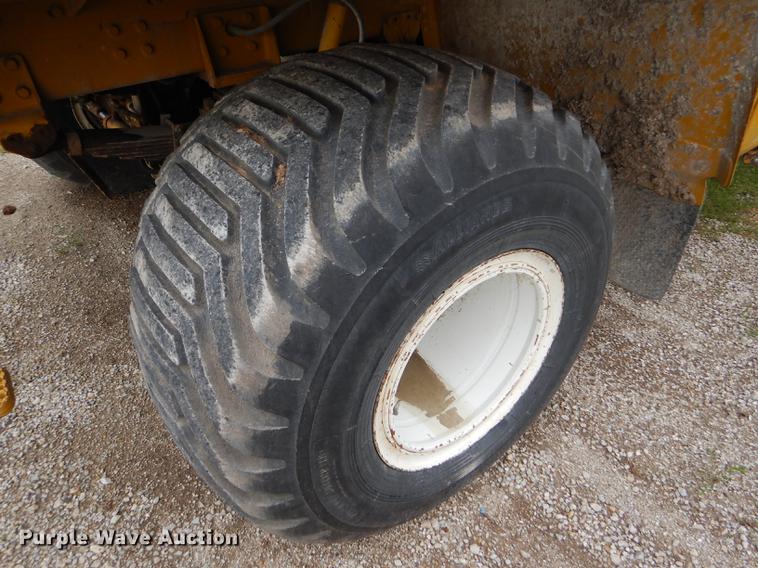 image for item DE1281 2001 Ag-Chem TerraGator 8104 applicator