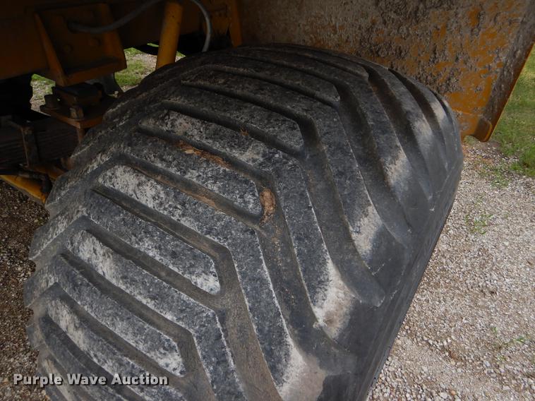 image for item DE1281 2001 Ag-Chem TerraGator 8104 applicator