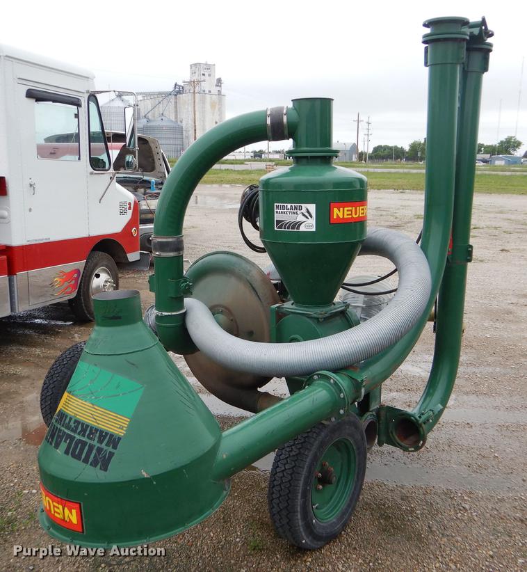 Neuero 630 grain vacuum in Plainville, KS Item DE1291 sold Purple Wave