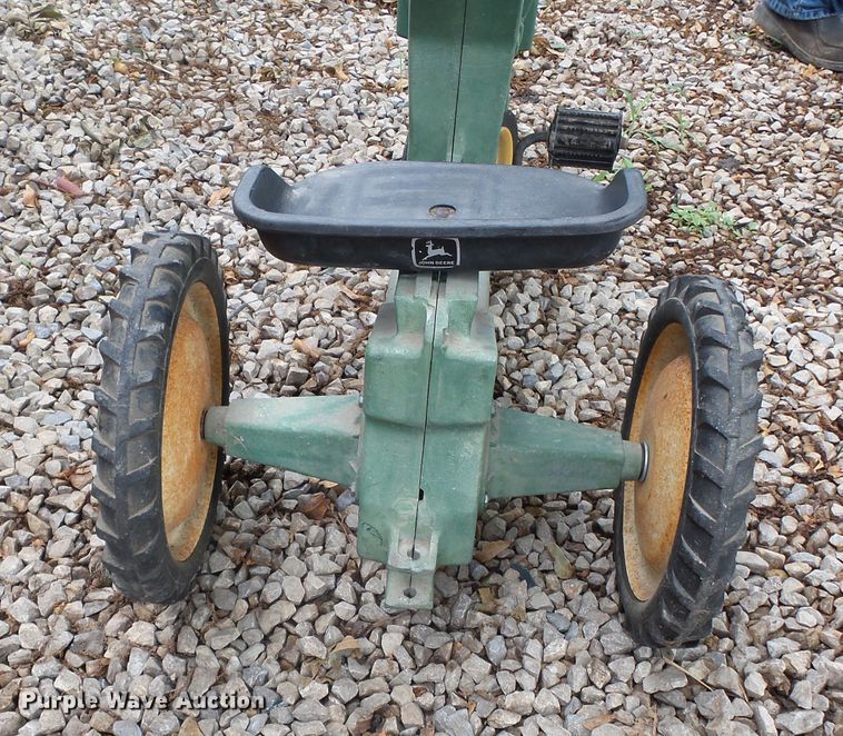 image for item DE7828 Ertle John Deere pedal tractor