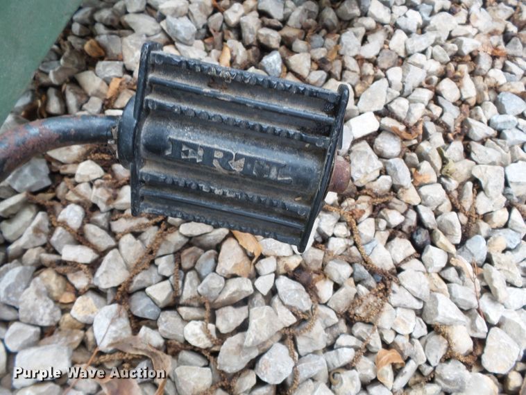 image for item DE7828 Ertle John Deere pedal tractor