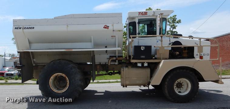 image for item DE8451 Tyler Titan 4300 applicator