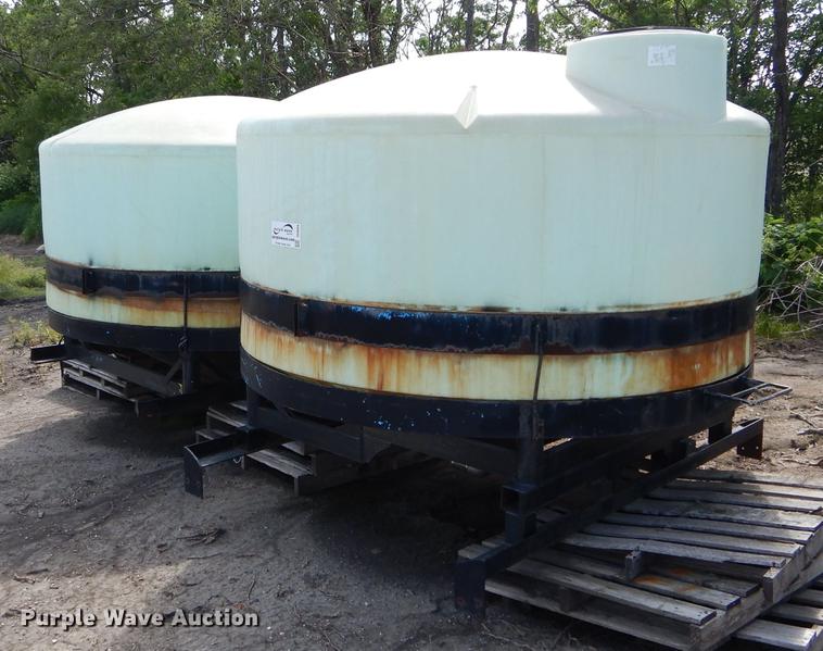 image for item DE8454 (2) poly tanks