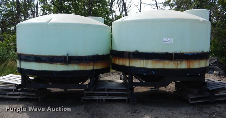 image for item DE8454 (2) poly tanks