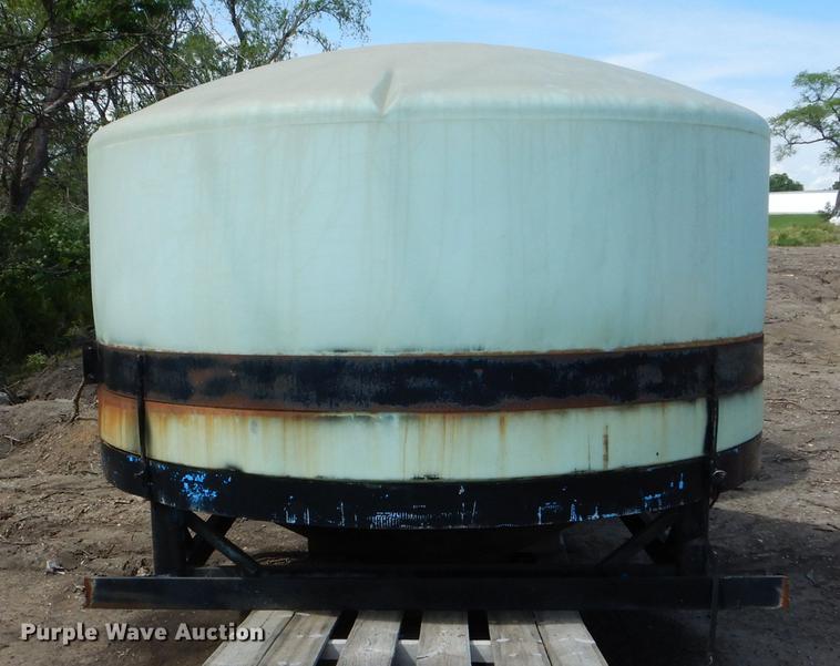 image for item DE8454 (2) poly tanks