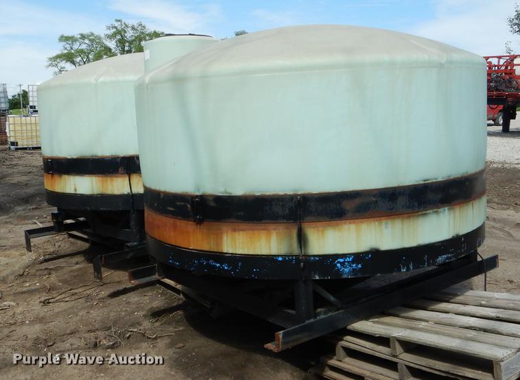 image for item DE8454 (2) poly tanks