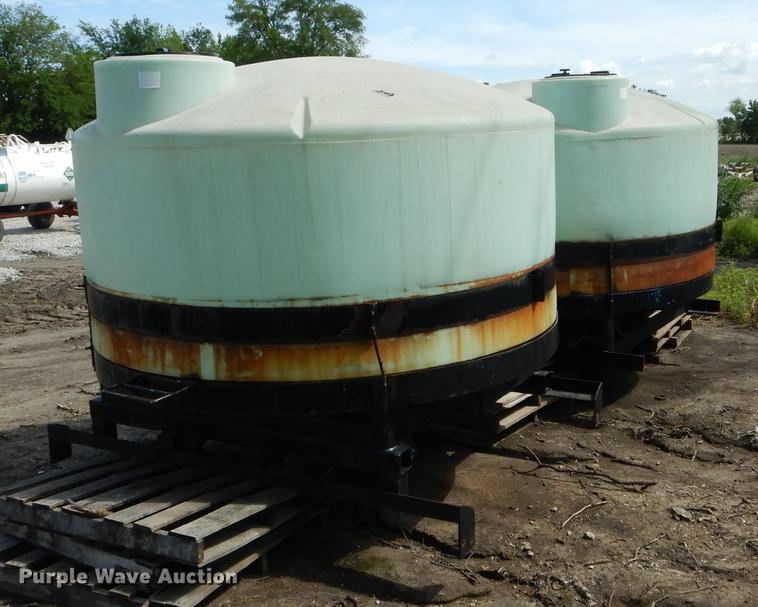 image for item DE8454 (2) poly tanks
