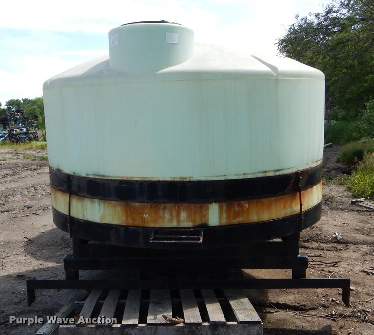 image for item DE8454 (2) poly tanks