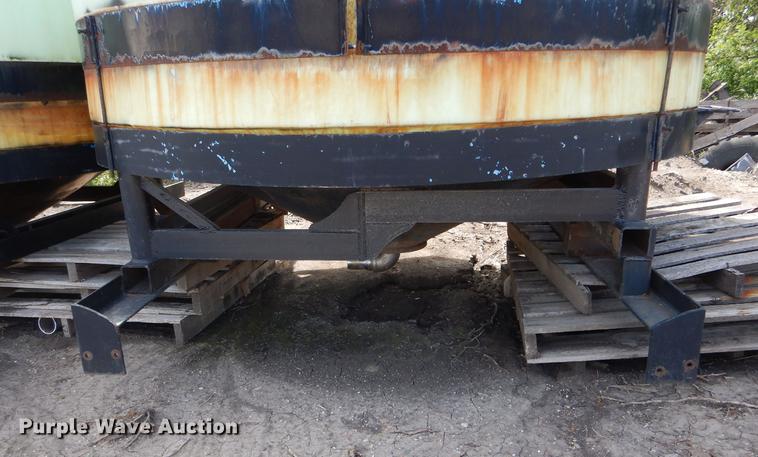 image for item DE8454 (2) poly tanks