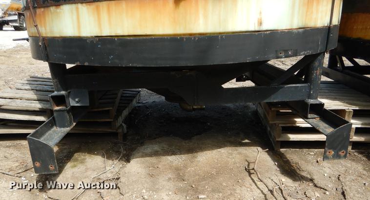 image for item DE8454 (2) poly tanks