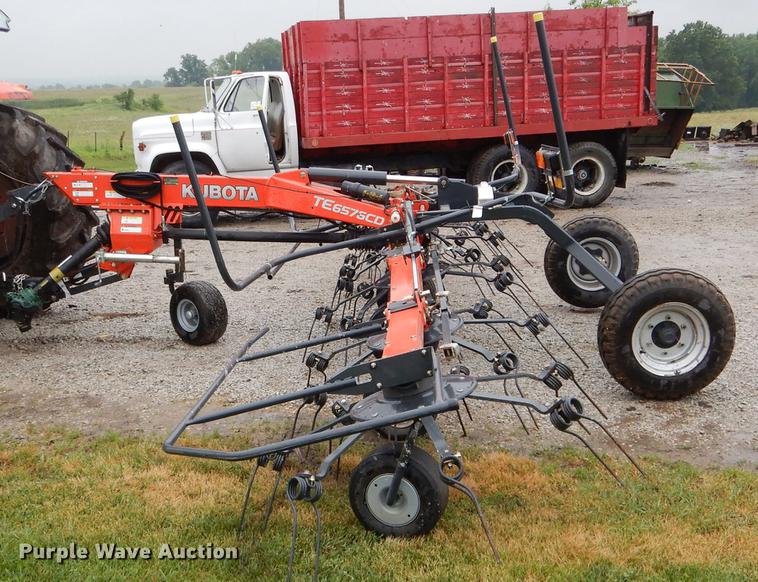 image for item DE8481 2015 Kubota TE6576CD six basket tedder
