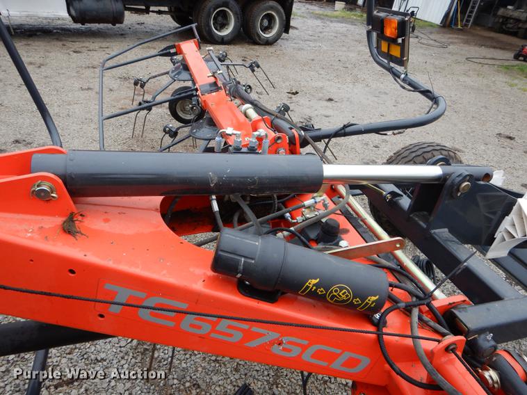 image for item DE8481 2015 Kubota TE6576CD six basket tedder