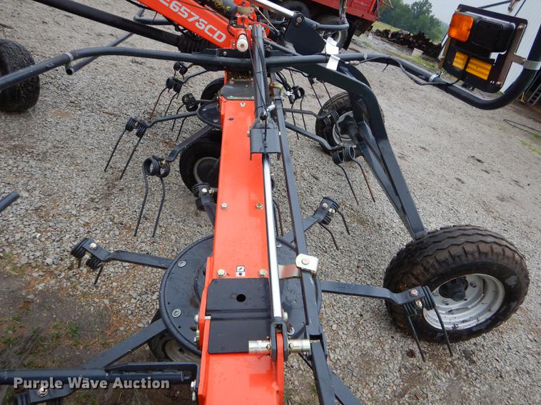 image for item DE8481 2015 Kubota TE6576CD six basket tedder