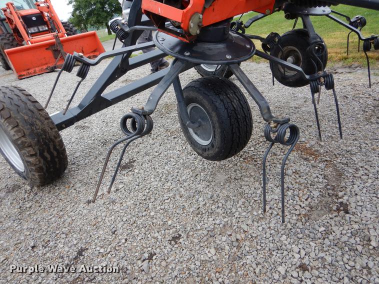 image for item DE8481 2015 Kubota TE6576CD six basket tedder