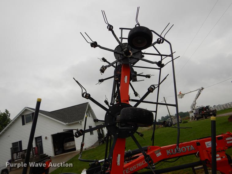 image for item DE8481 2015 Kubota TE6576CD six basket tedder