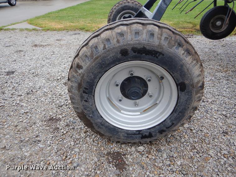 image for item DE8481 2015 Kubota TE6576CD six basket tedder