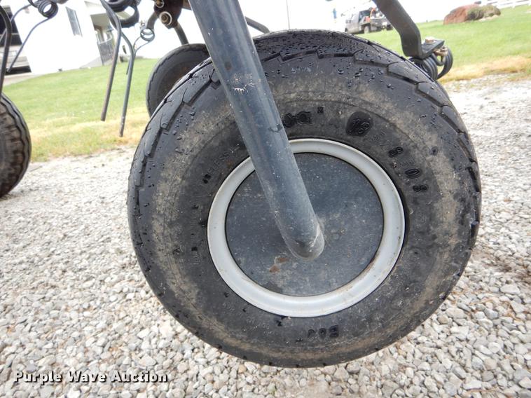 image for item DE8481 2015 Kubota TE6576CD six basket tedder