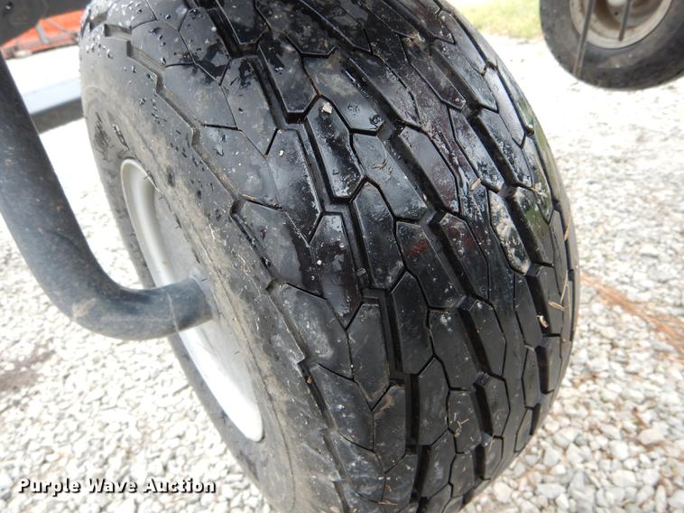 image for item DE8481 2015 Kubota TE6576CD six basket tedder