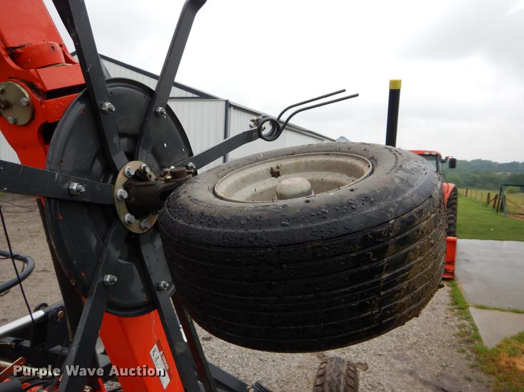 image for item DE8481 2015 Kubota TE6576CD six basket tedder