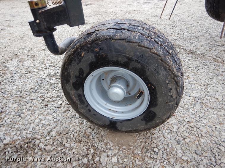 image for item DE8481 2015 Kubota TE6576CD six basket tedder