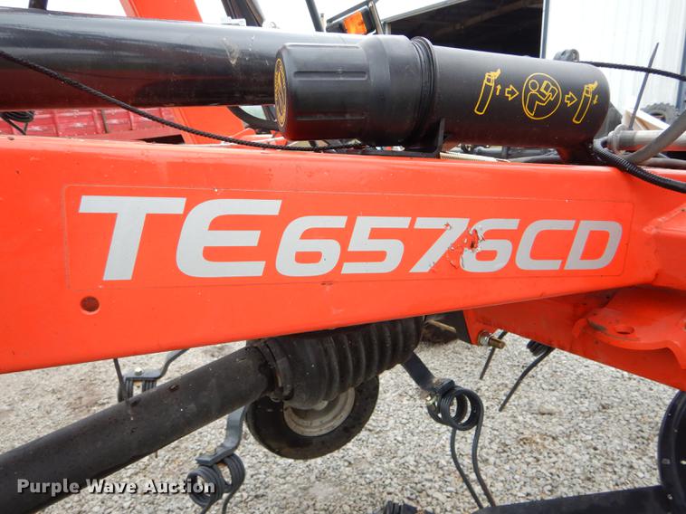 image for item DE8481 2015 Kubota TE6576CD six basket tedder