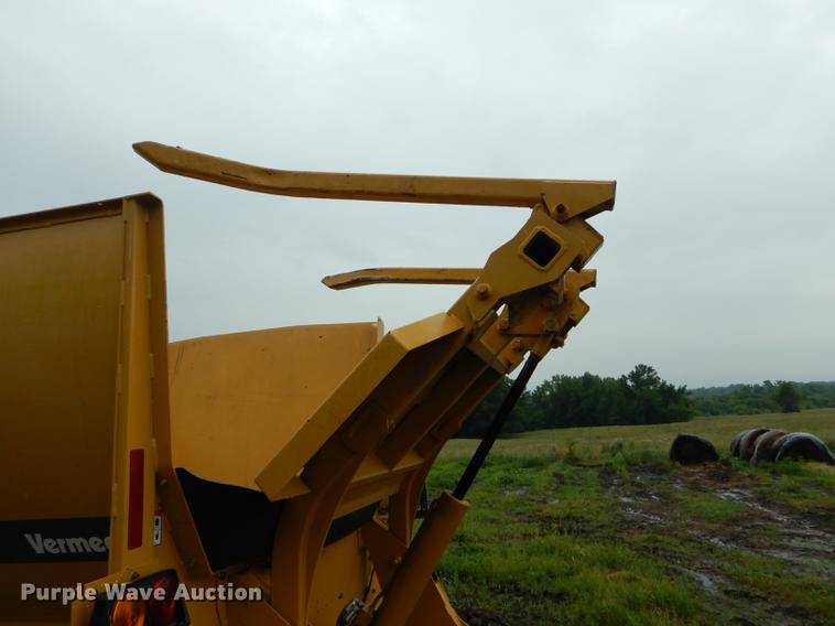 image for item DE8486 Vermeer BPX9000 bale processor