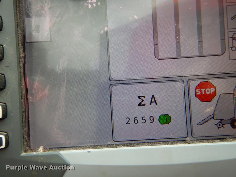 image for item DE8487 2017 Massey Ferguson 2956A round baler