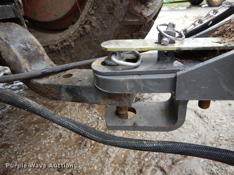 image for item DE8487 2017 Massey Ferguson 2956A round baler